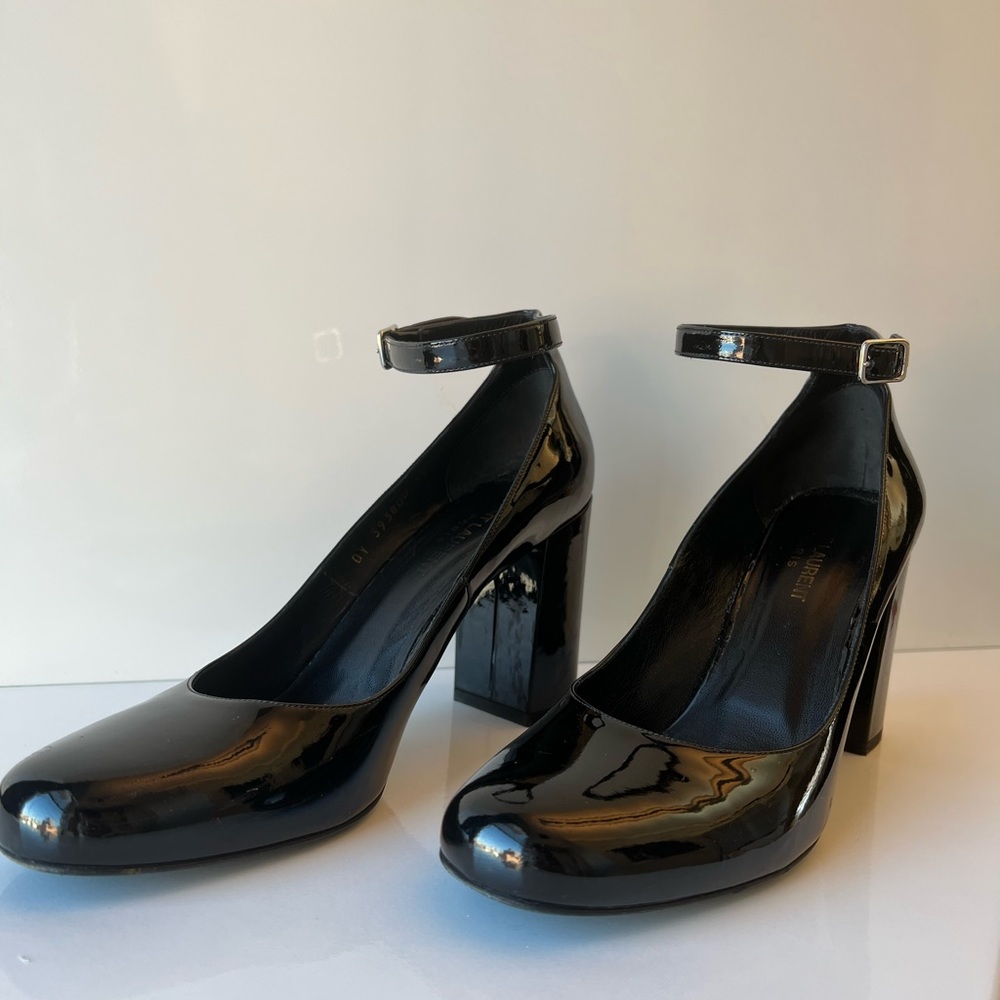 Patent Leather Saint Laurent Shoe